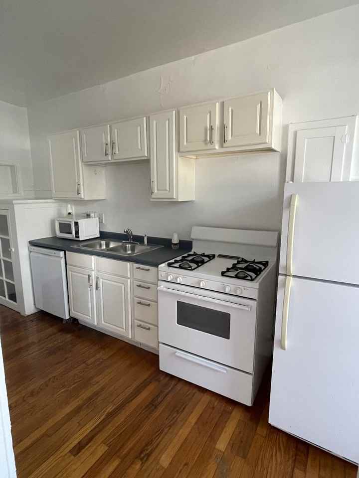 7825 Saint Charles Ave #B - Photo 5 of 7