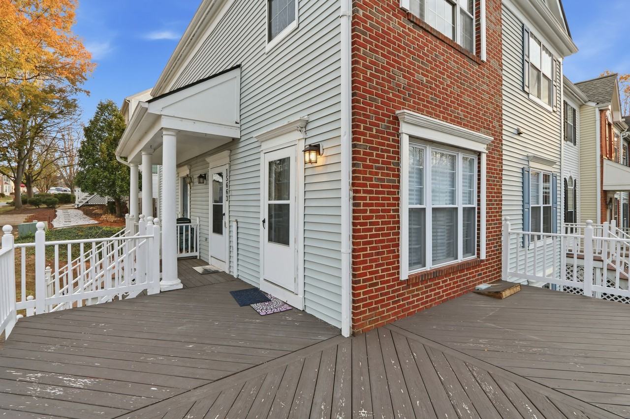 15663 Viewpoint Cir #1 - Photo 3 of 29