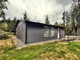 featured image of 7515 Grahns Lane Northeast #1