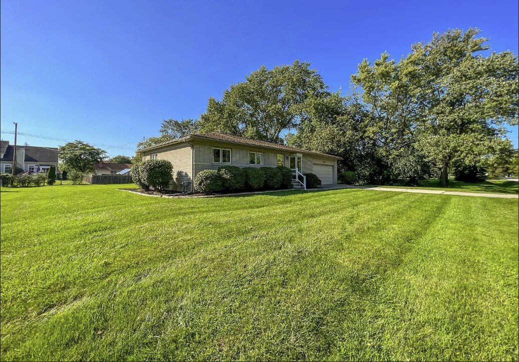 23959 Springbrook Dr #1 - Photo 3 of 17