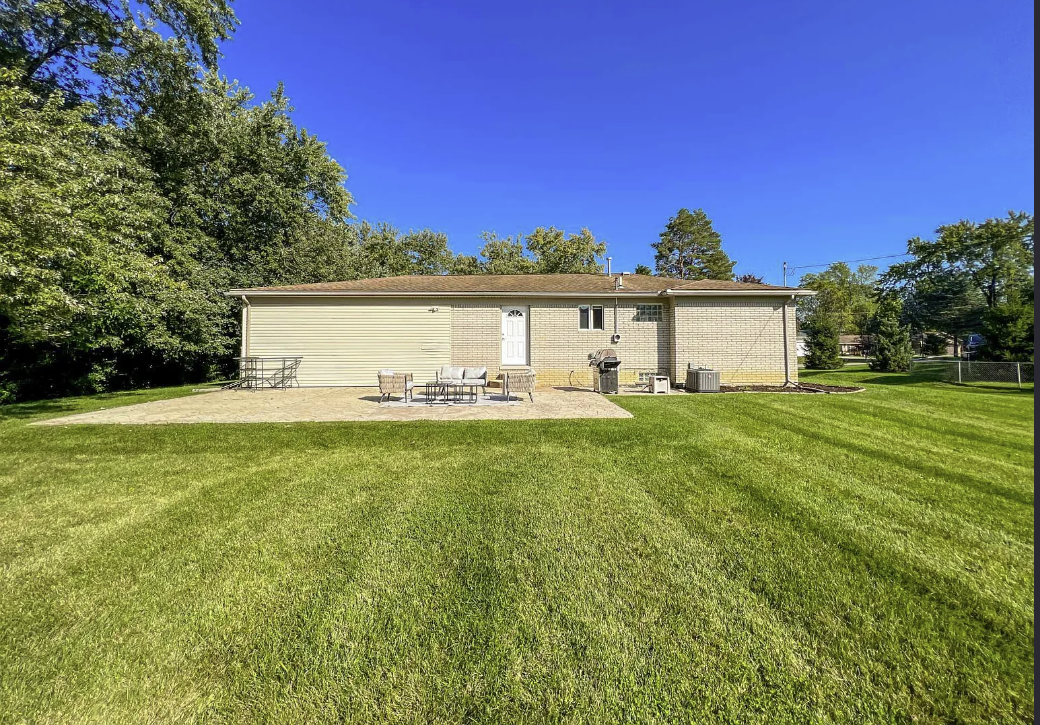 23959 Springbrook Dr #1 - Photo 4 of 17