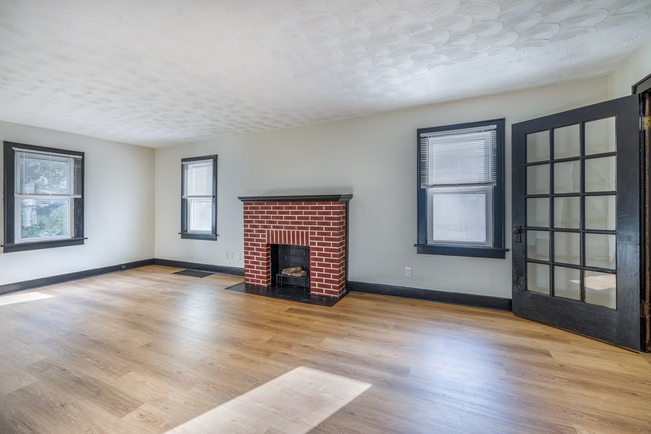 849 Glenn St #1 - Photo 2 of 11