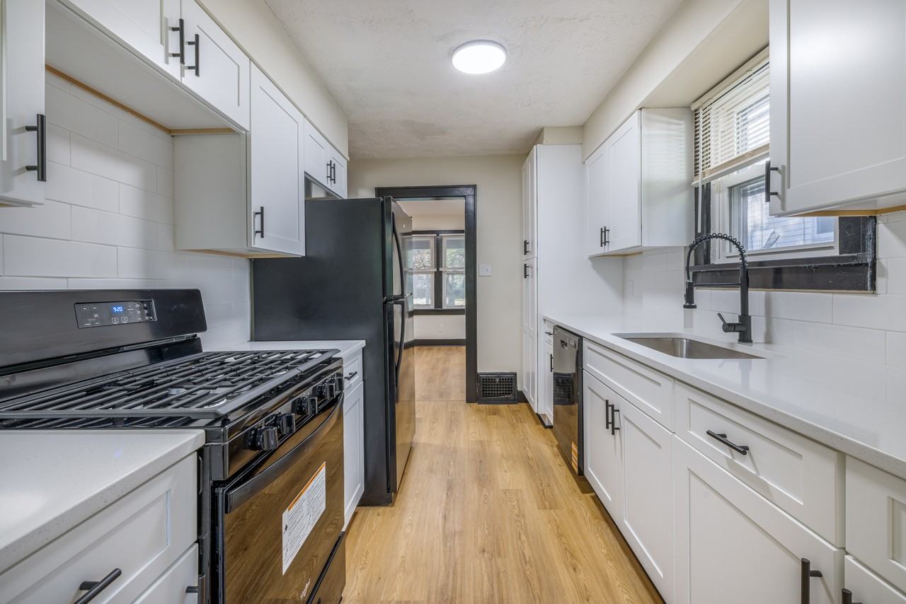 849 Glenn St #1 - Photo 3 of 11