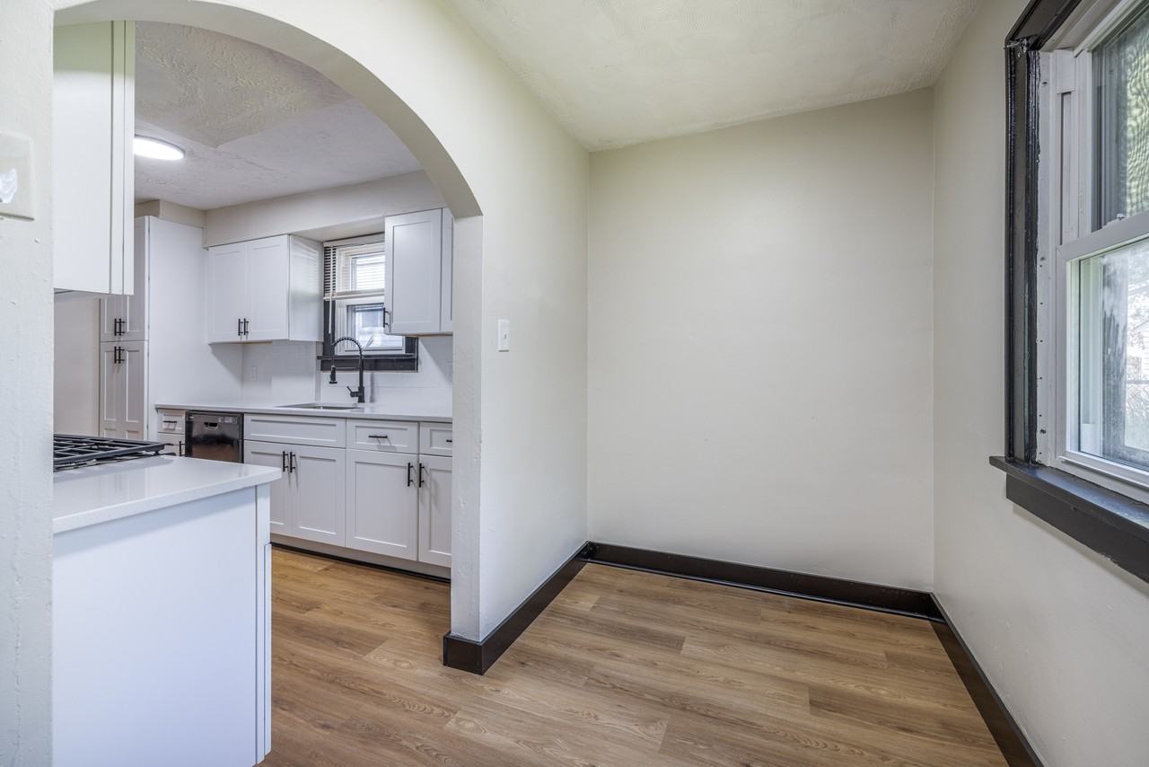 849 Glenn St #1 - Photo 4 of 11