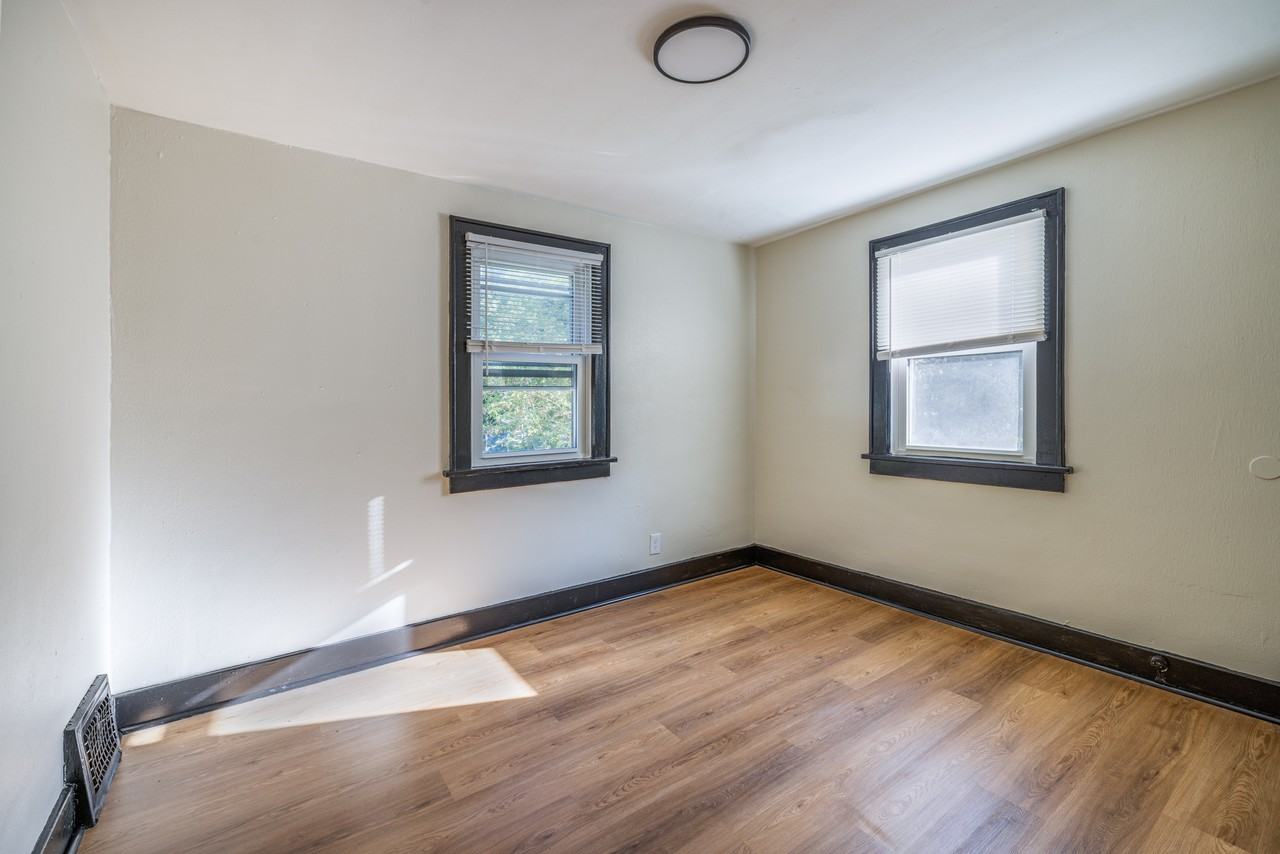 849 Glenn St #1 - Photo 6 of 11