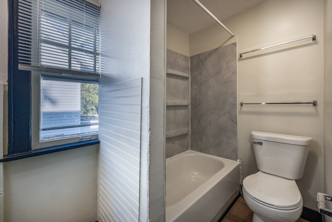 849 Glenn St #1 - Photo 7 of 11