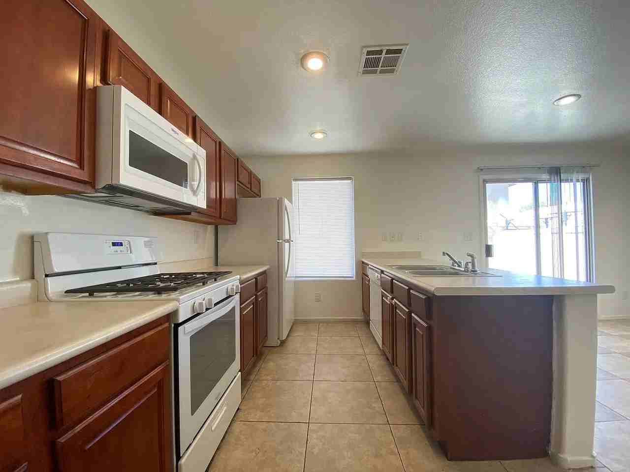 6062 Saint Petersburg Dr #1 - Photo 6 of 50