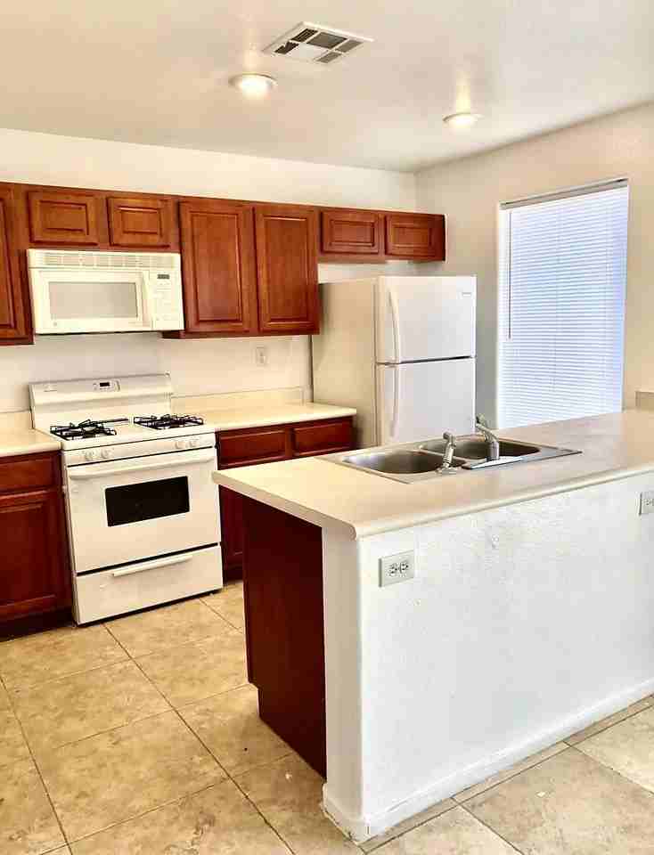 6062 Saint Petersburg Dr #1 - Photo 7 of 50