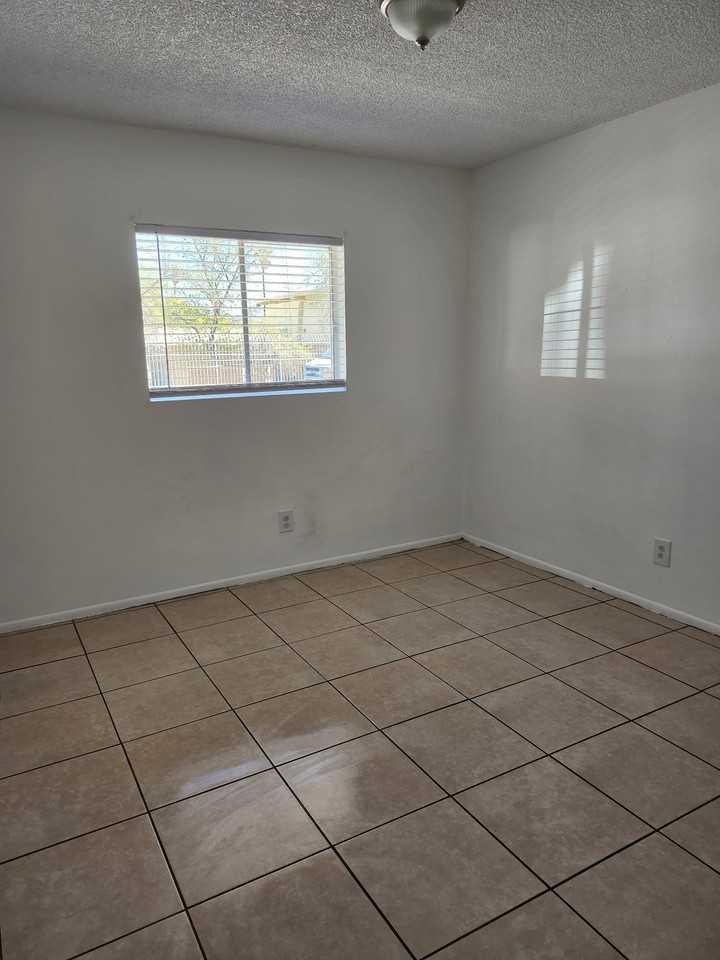 725 West Vogel Avenue #F11 - Photo 4 of 13