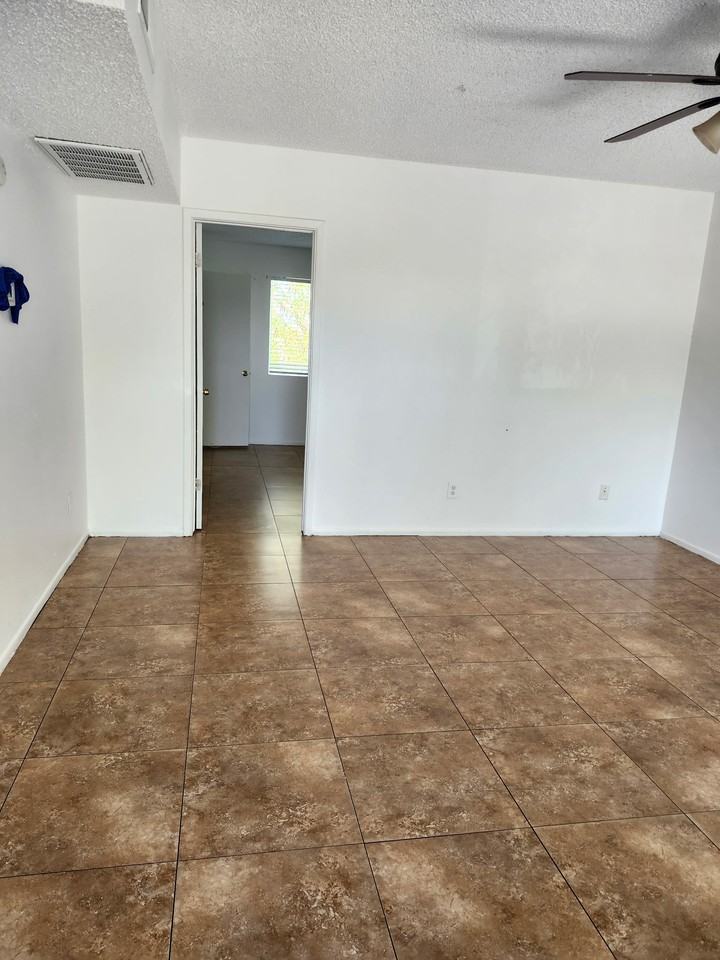 726 West Hatcher Road #B110 - Photo 2 of 7