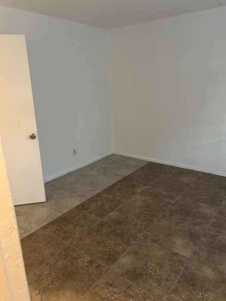 726 West Hatcher Road #B110 - Photo 3 of 7