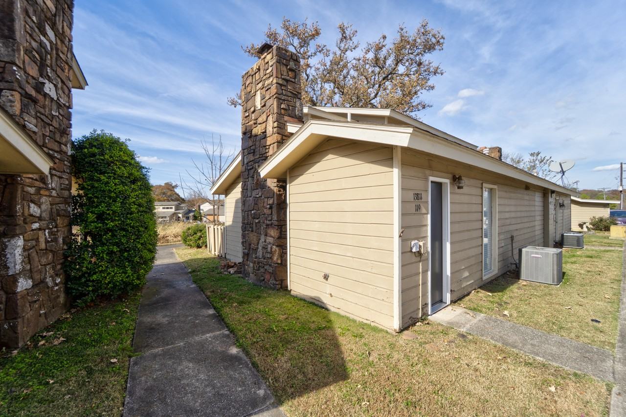 13811 Turnberry Lane #1 - Photo 3 of 19