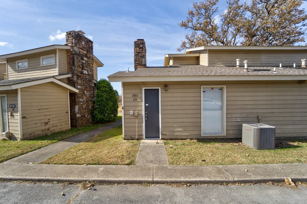 13811 Turnberry Lane #1 - Photo 4 of 19