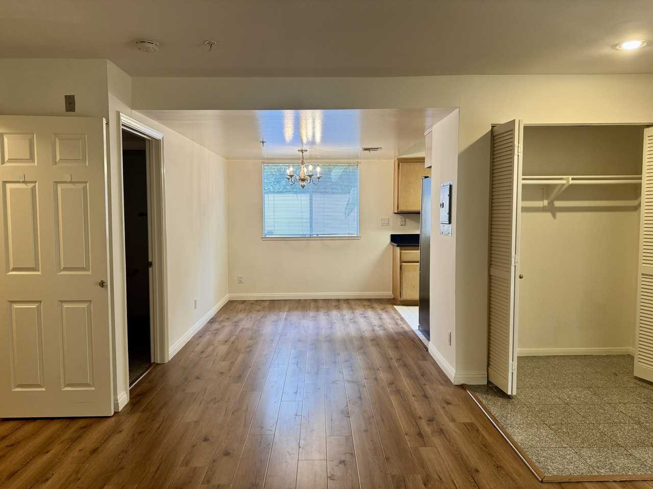 451 South Oakland Avenue #8 - Photo 3 of 18