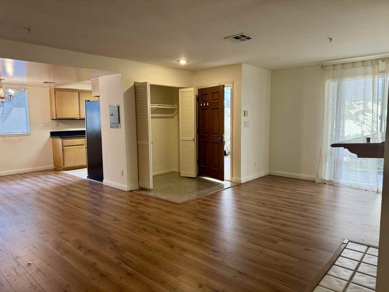 451 South Oakland Avenue #8 - Photo 4 of 18