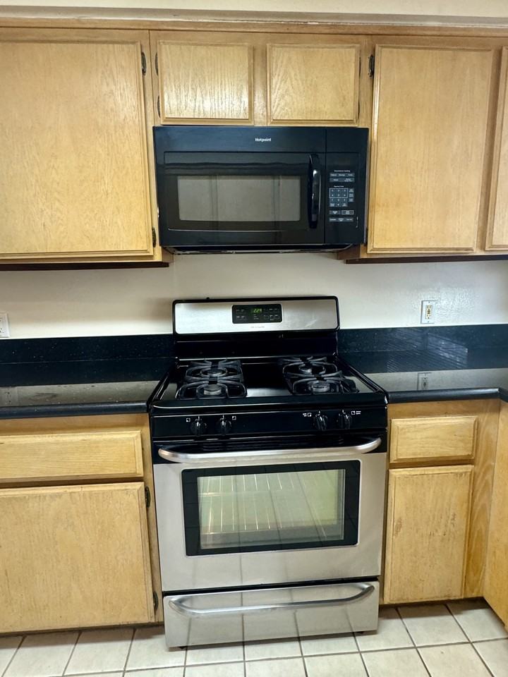 451 South Oakland Avenue #8 - Photo 6 of 18