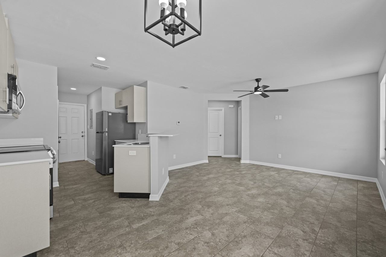 Multi National #1B - Photo 5 of 11