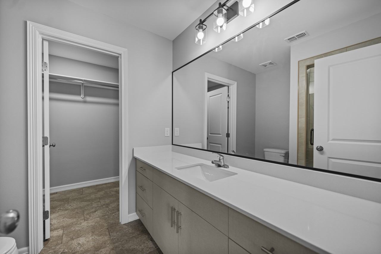 Multi National #1B - Photo 7 of 11