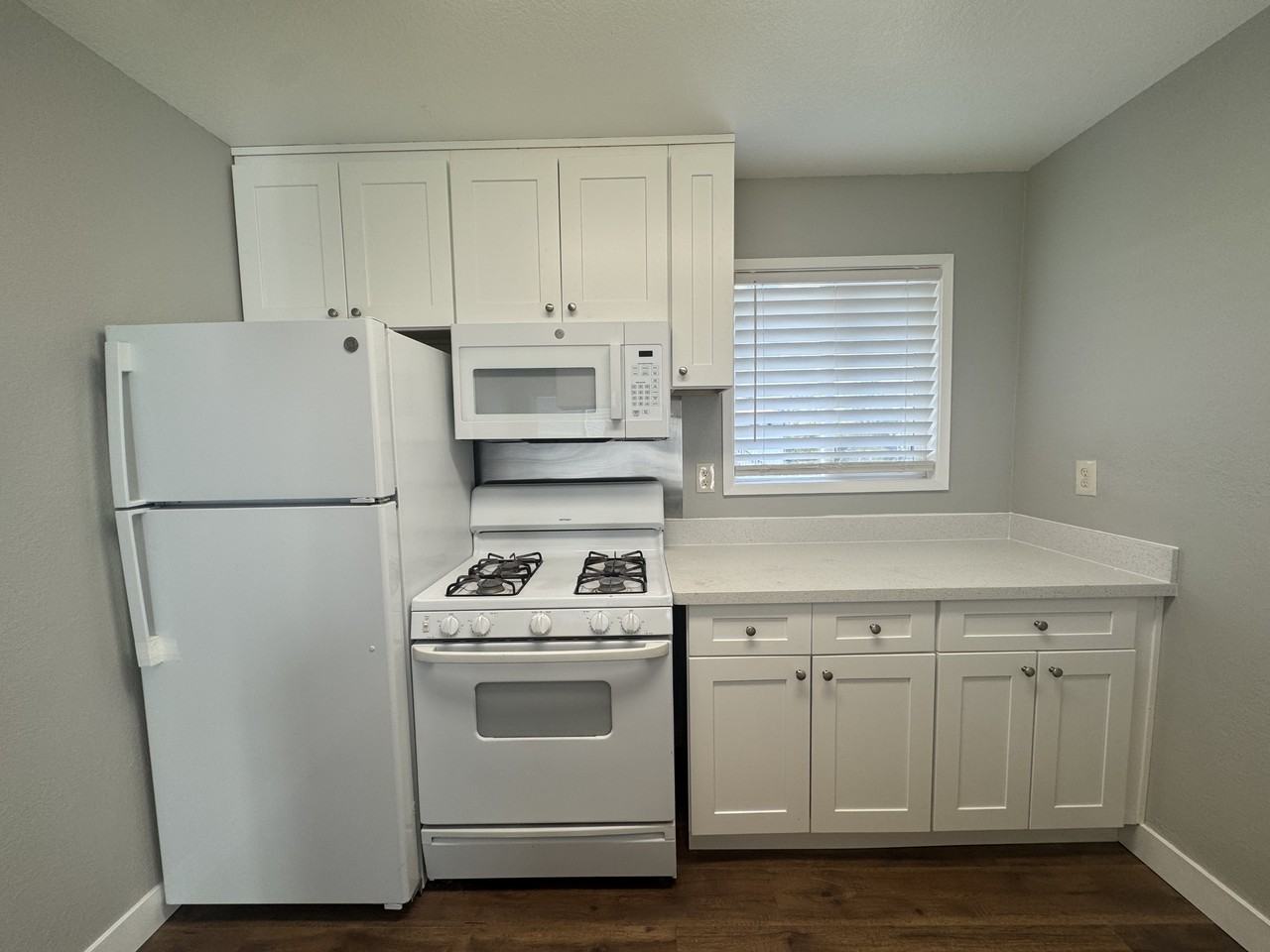 1051 Rider Ave - Photo 4 of 10