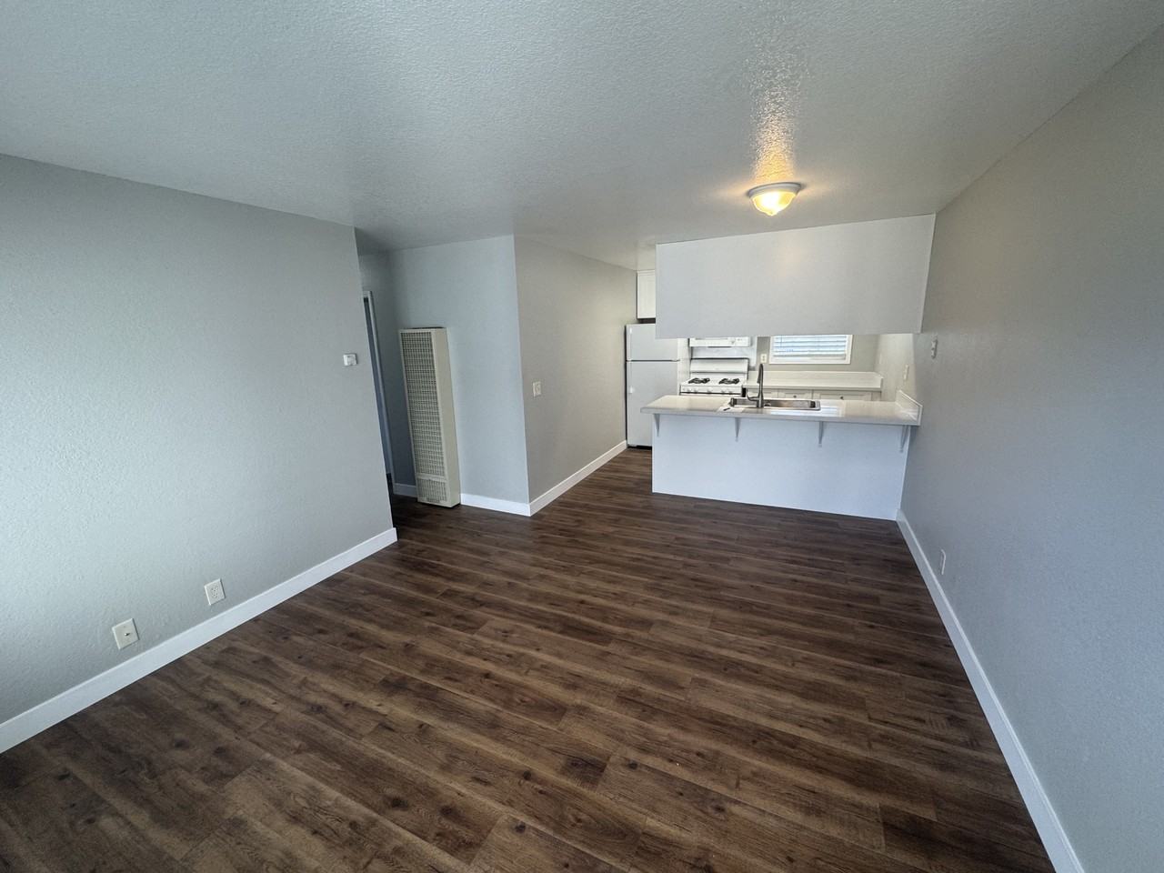 1051 Rider Ave - Photo 5 of 10