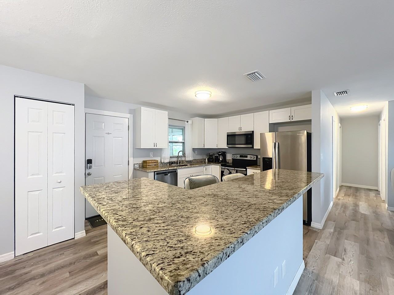 760 Becker Ave Ne #1 - Photo 5 of 27