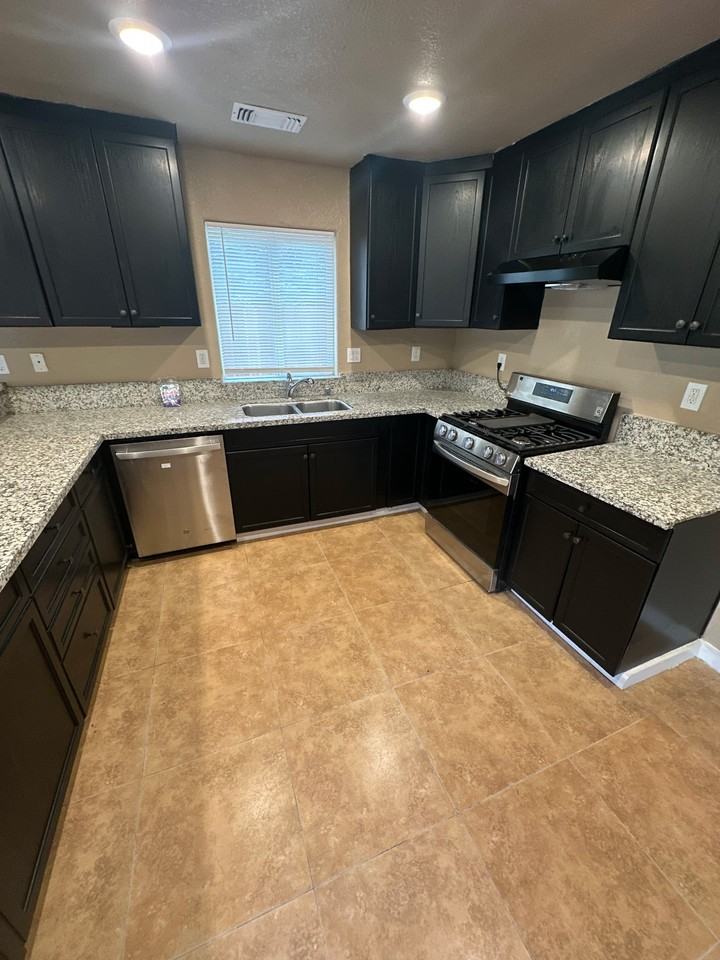 400 Fairway Dr #1 - Photo 2 of 44