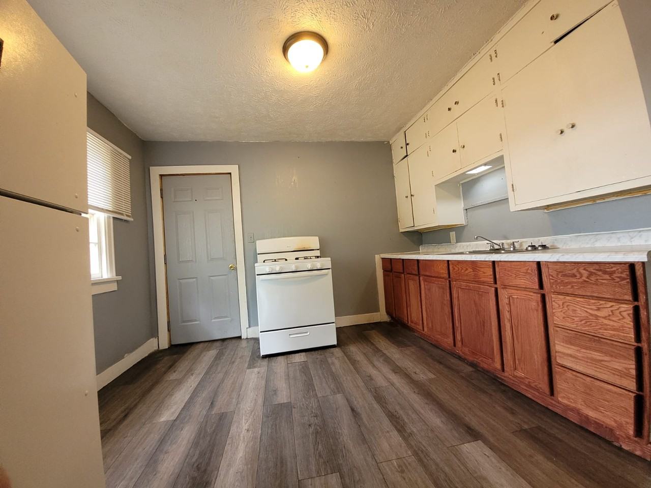 2124 West 1st Street #1 - Photo 4 of 18