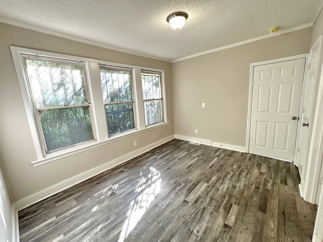 304 52nd St #1 - Photo 4 of 9