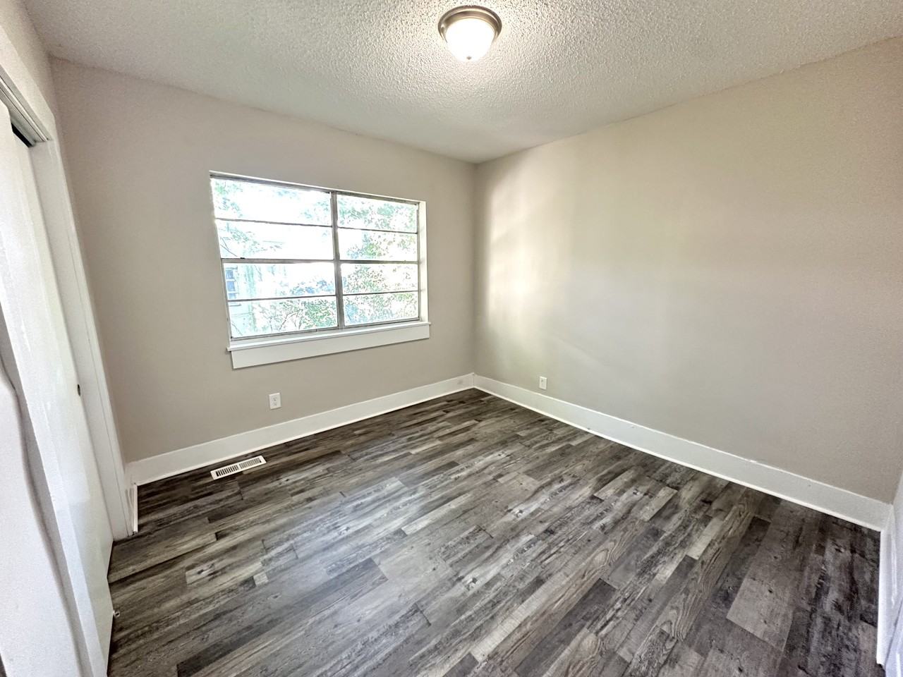 304 52nd St #1 - Photo 6 of 9