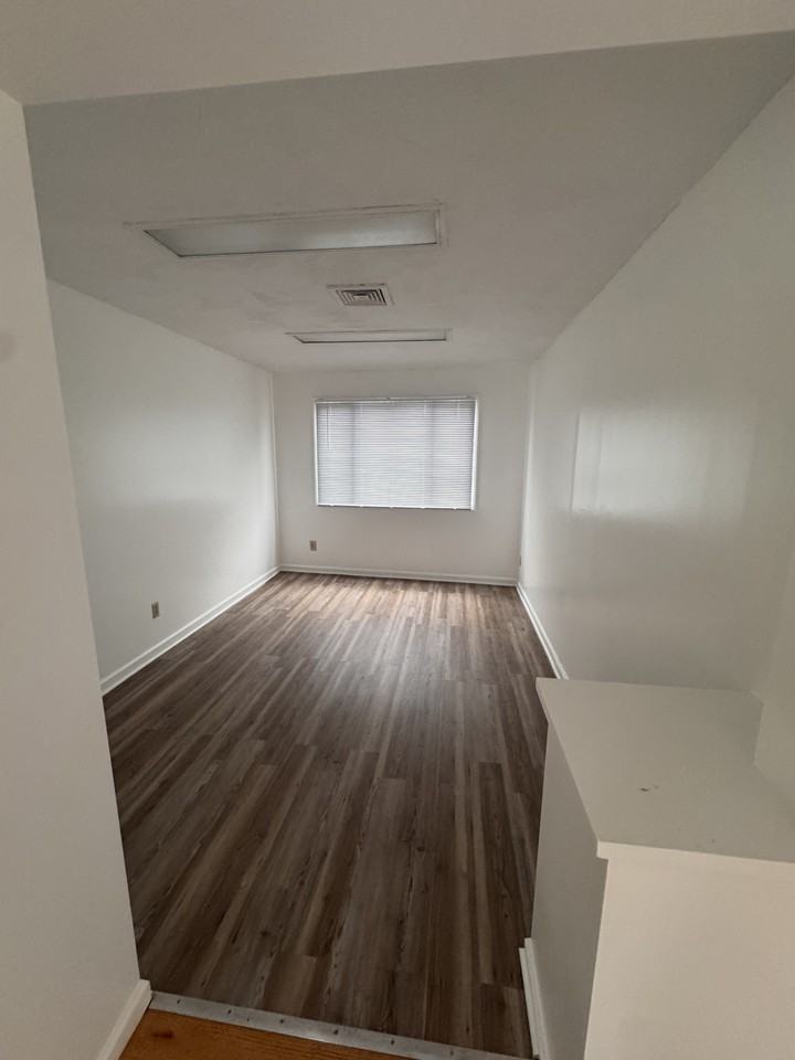 2404 Whitney Avenue #3 - Photo 6 of 10