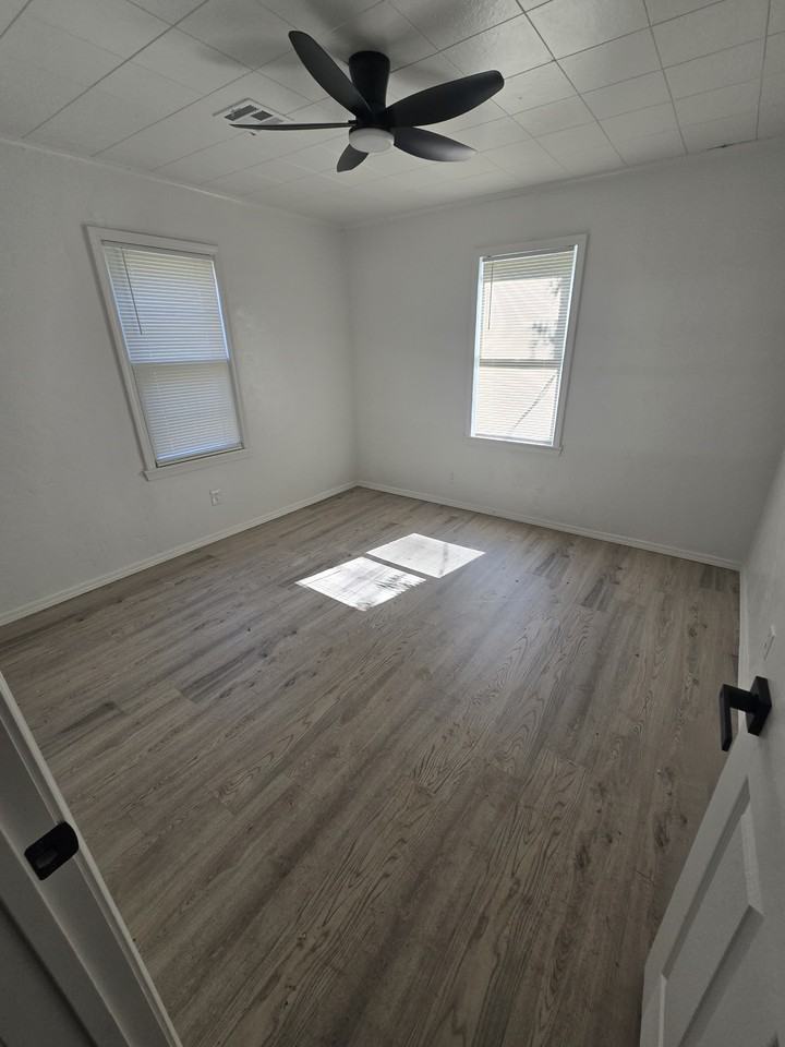 414 Se 24th St #1 - Photo 3 of 10