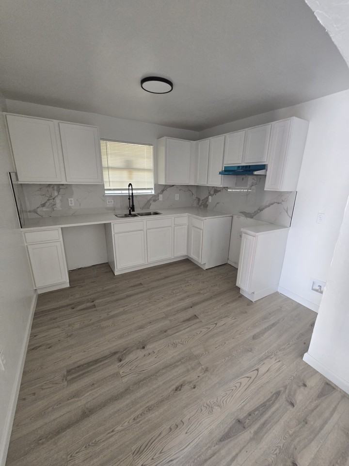 3128 Northwest 33rd Street #1 - Photo 5 of 9