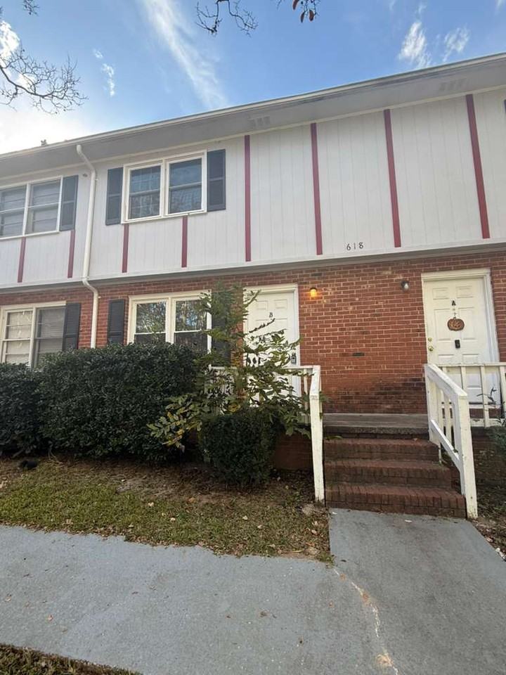 618 Eastview Court #1 - Photo 2 of 13