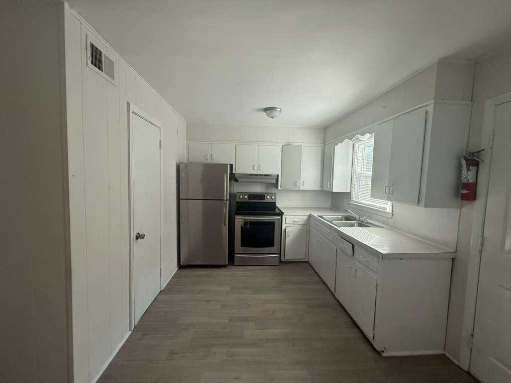 618 Eastview Court #1 - Photo 3 of 13