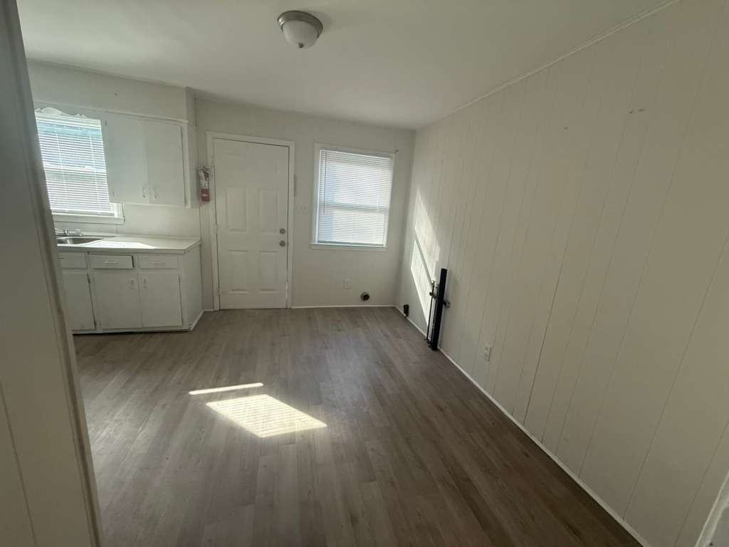 618 Eastview Court #1 - Photo 4 of 13