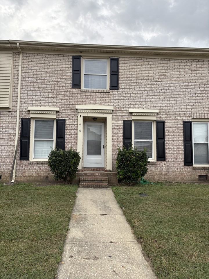 410 Kircaldy Court #1