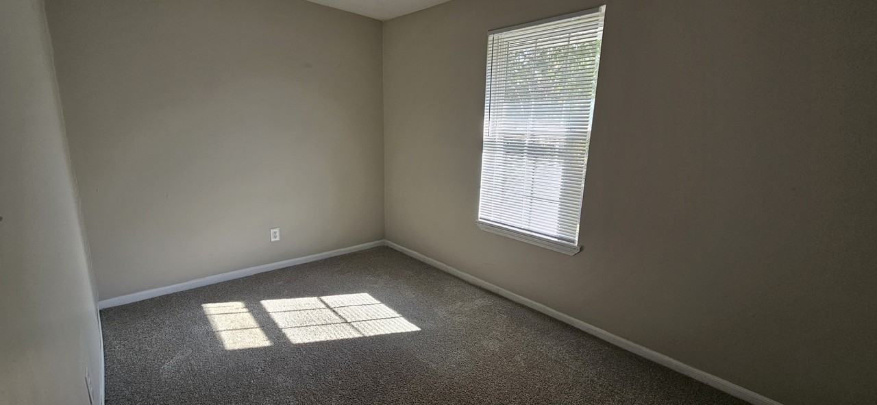 933 N Dearborn St #1 - Photo 4 of 13