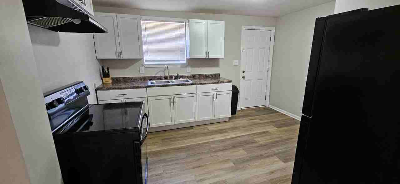 933 N Dearborn St #1 - Photo 7 of 13