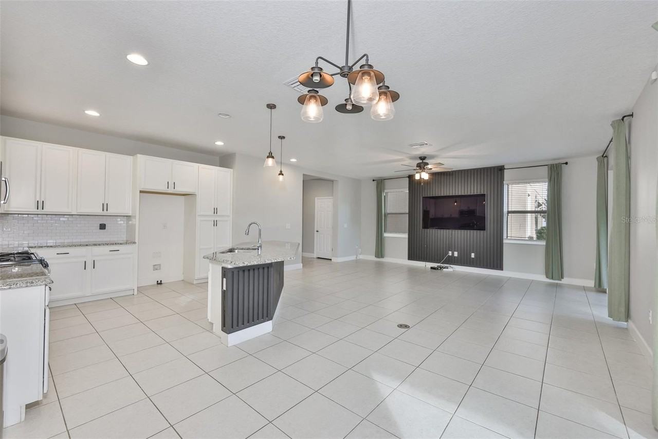 6207 Voyagers Pl - Photo 5 of 50