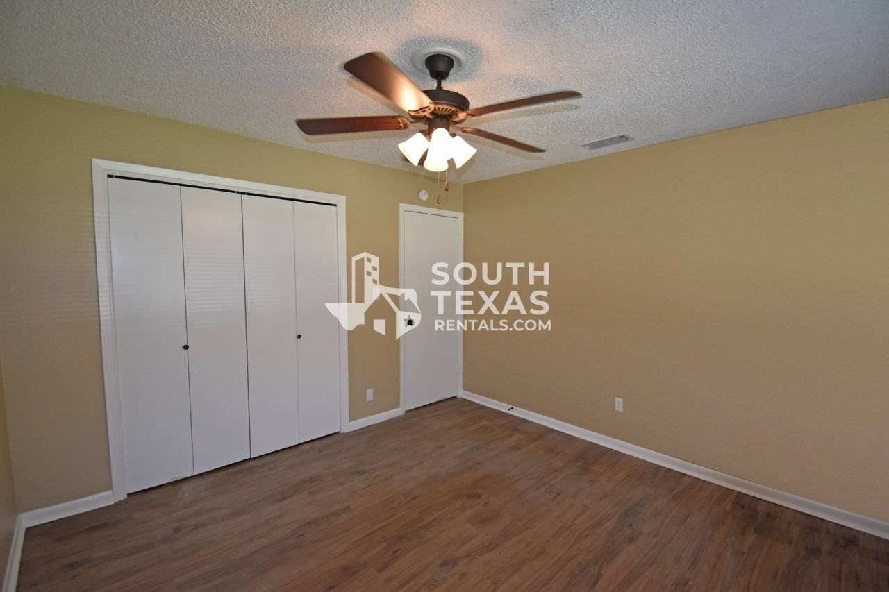 2206 2206 Lova DrApt A #A - Photo 4 of 7