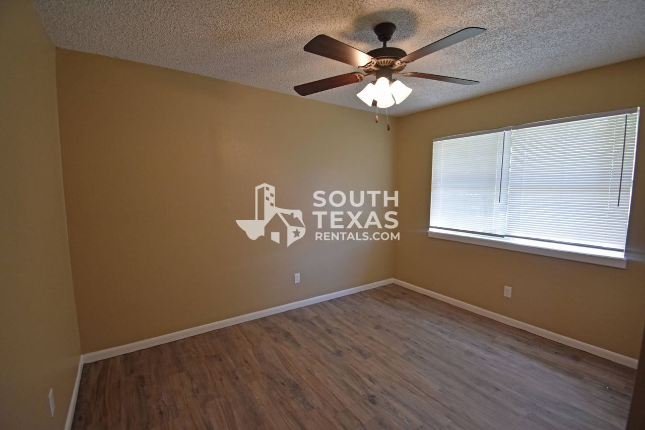 2206 2206 Lova DrApt A #A - Photo 6 of 7