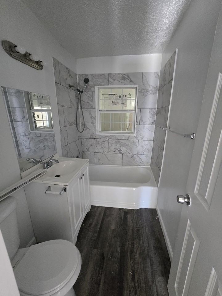 2501 Northeast 16th Street #1 - Photo 3 of 6