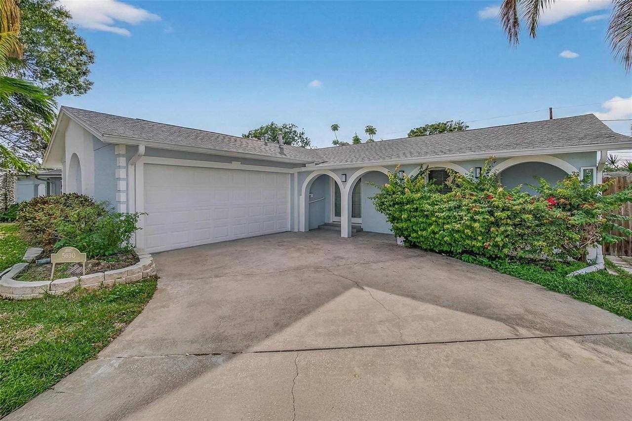 5630 Venetian Blvd Ne - Photo 2 of 26