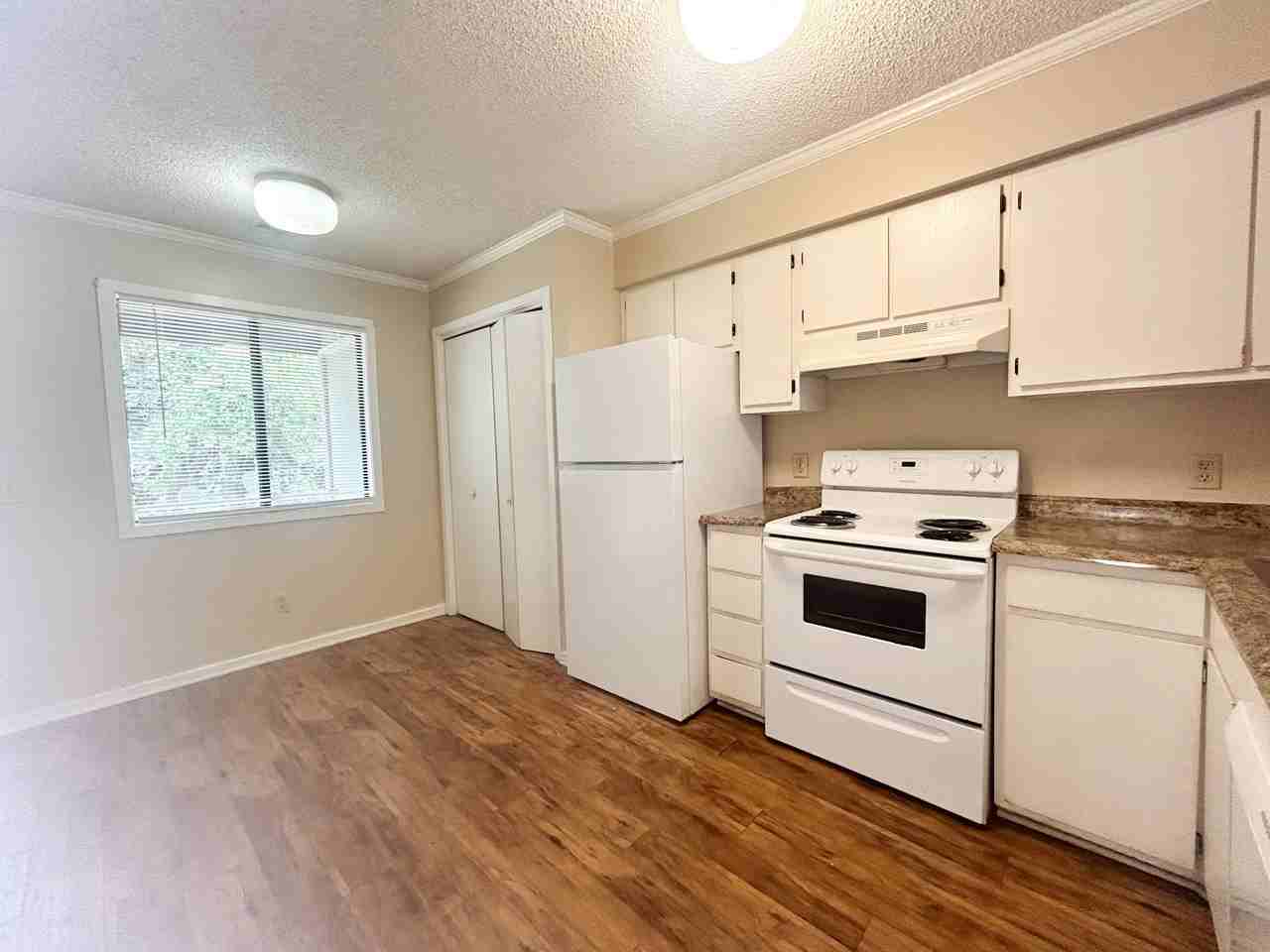 16 Canterbury Ct #1 - Photo 5 of 14