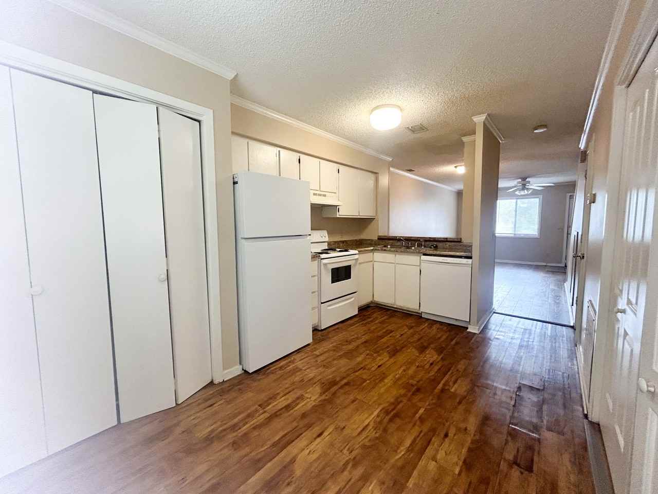 16 Canterbury Ct #1 - Photo 6 of 14