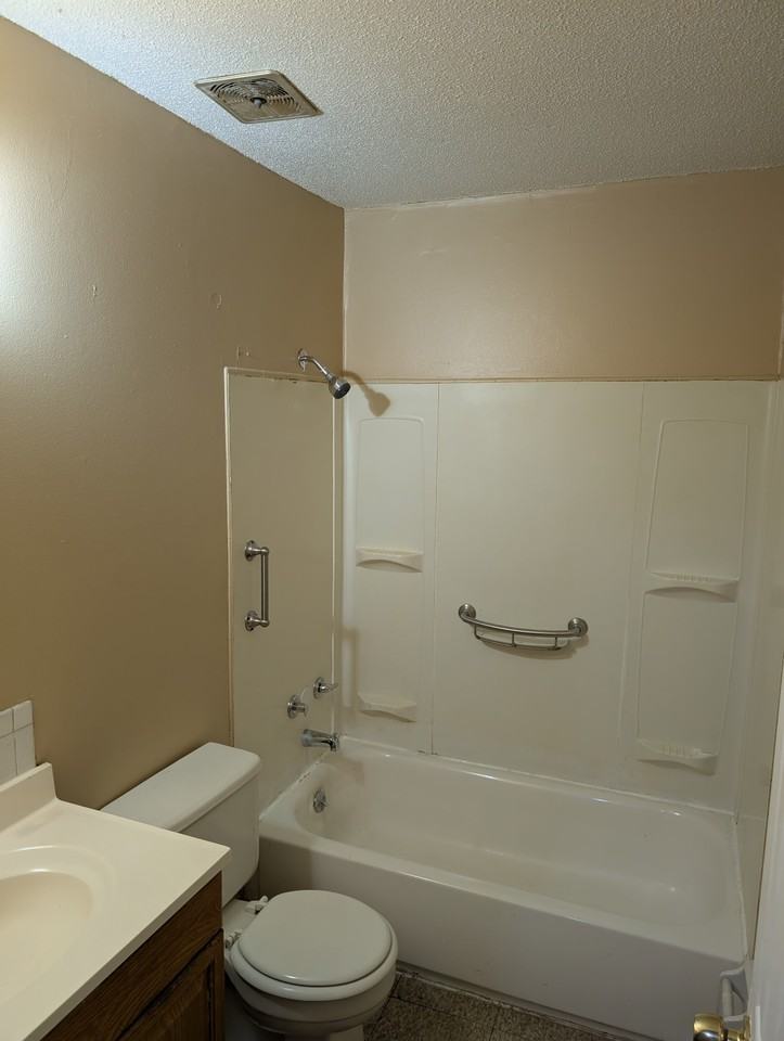 2812 East 10th Street #1 - Photo 2 of 5