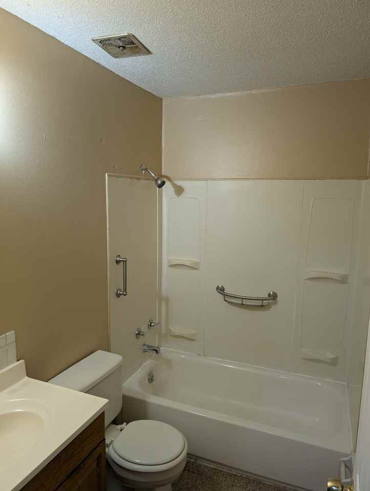 2816 East 10th Street #1 - Photo 2 of 6