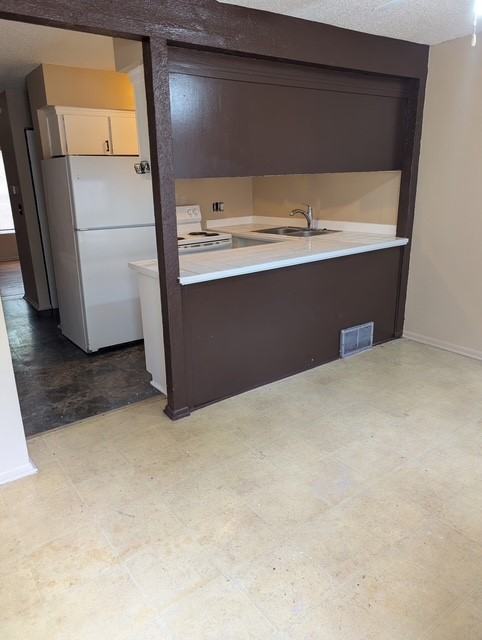 2816 East 10th Street #1 - Photo 4 of 6