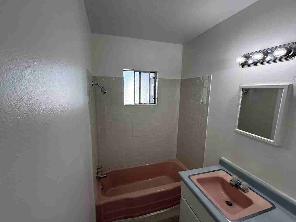 310 La Veta Dr Ne #D - Photo 4 of 5