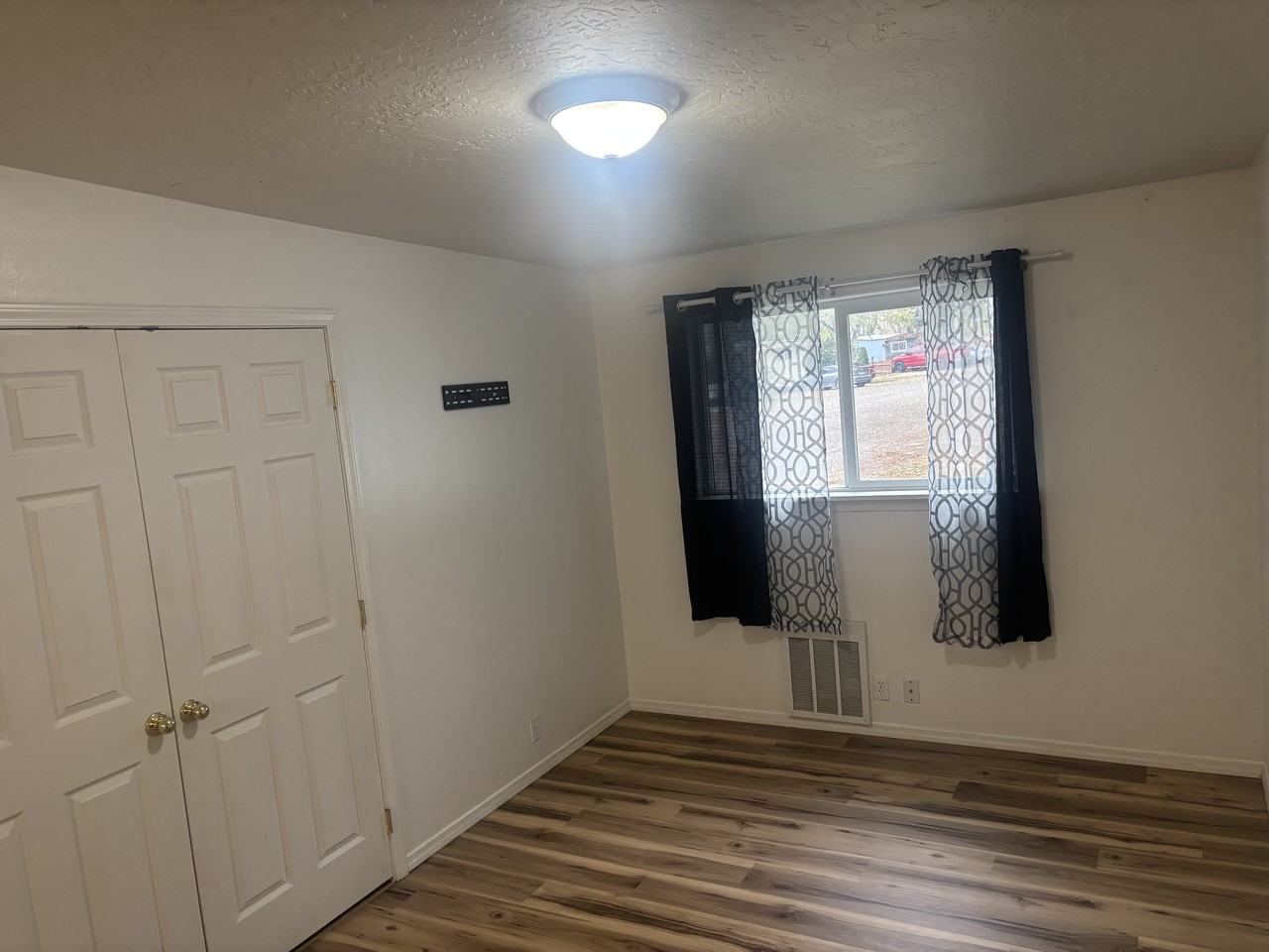 1166 Se Hamilton Rd #1 - Photo 2 of 5